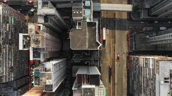 在城市的建筑物顶部鸟瞰香港城
