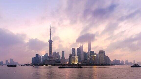日出时的上海城市景观和