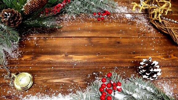 圣诞木背景与雪枝顶部视图与复制空间的文本