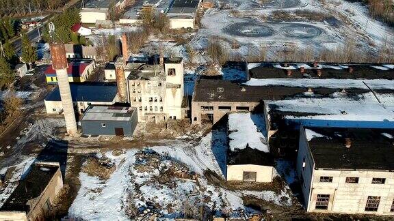 立陶宛被遗弃的苏联工厂废墟在空中