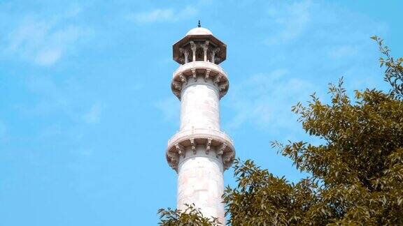 泰姬陵-一个陵墓清真寺位于阿格拉印度在亚穆纳河岸