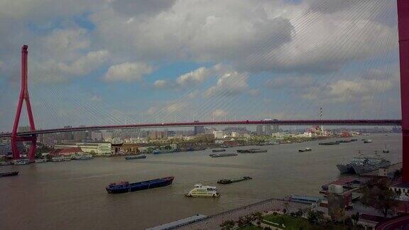 上海杨浦大桥和黄浦江的无人机航拍画面