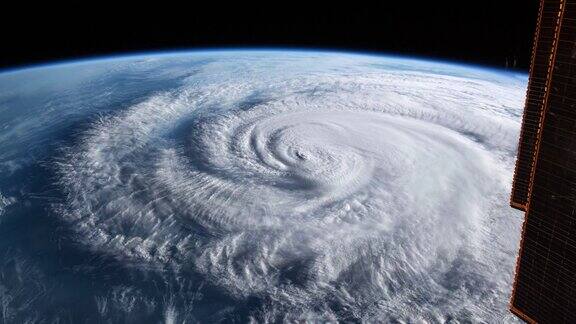 9月14日1级飓风佛罗伦萨在北卡罗来纳州Wrightsville海滩附近登陆国际空间站拍摄到这张照片