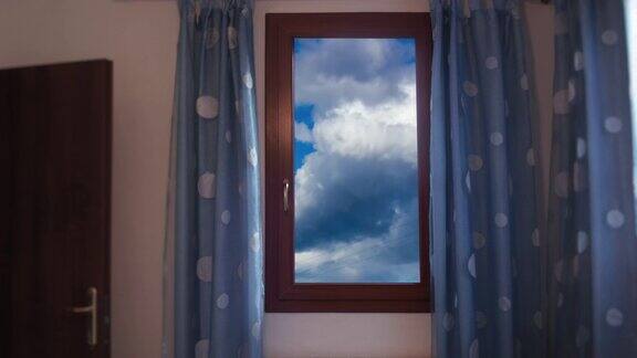 从房间窗户看天空的时间流逝