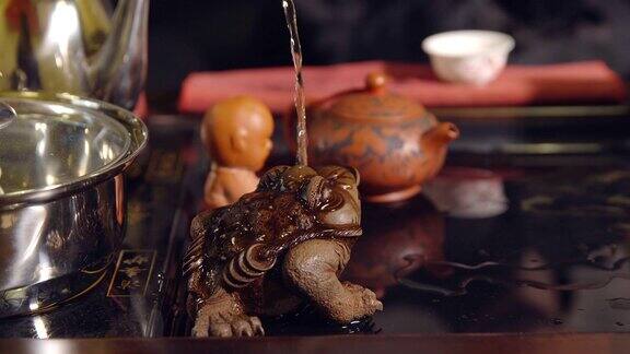 中国的传统茶道上的蟾蜍