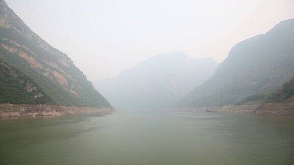 穿越长江三峡的延时视频
