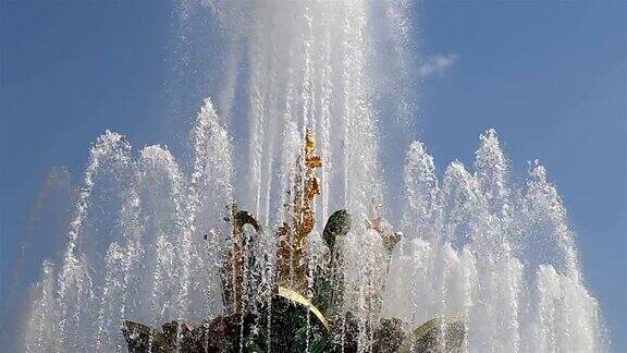 喷泉石花在VDNKh在莫斯科VDNKh(也称为全俄罗斯展览中心)是一个永久性的通用贸易展在莫斯科俄罗斯