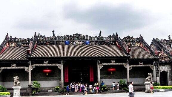 中国广州2014年6月4日:从左到右中国广东省著名的陈家祠建筑(民间美术馆)