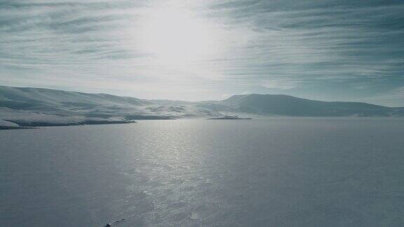 冰冻的湖和雪山土耳其的4K视频