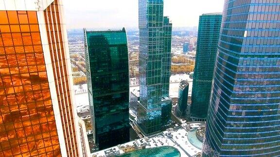 现代摩天大楼莫斯科市中心的城市鸟瞰图