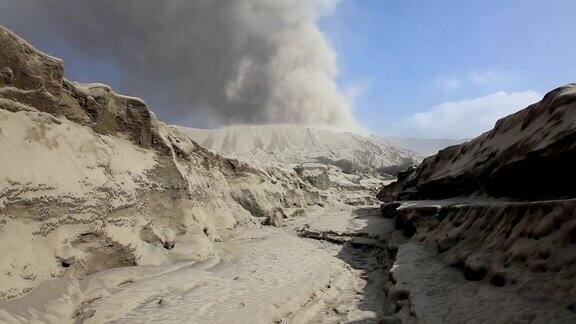 喷发后的布罗莫火山