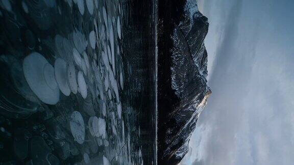 冬天亚伯拉罕湖的日落还有冰泡