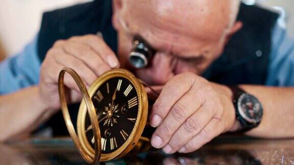 修旧钟的钟表匠