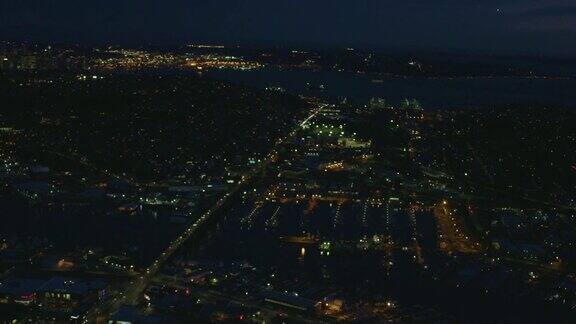 巴拉德桥港湾湖华盛顿船运河直升飞机俯瞰西雅图市中心埃利奥特湾黄昏夜晚照明交通驾驶