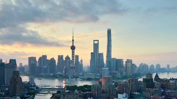 上海城市景观鸟瞰图从黎明到白天时间流逝
