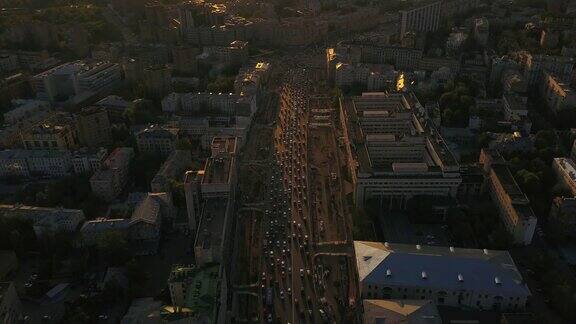 俄罗斯莫斯科城市日落时间花园环交通城市景观空中全景4k