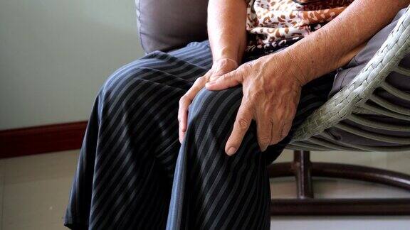 老年女性患者腿部损伤