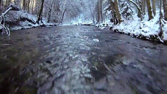 冬天山里有河