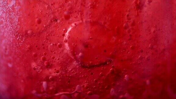 宏红色的泡沫