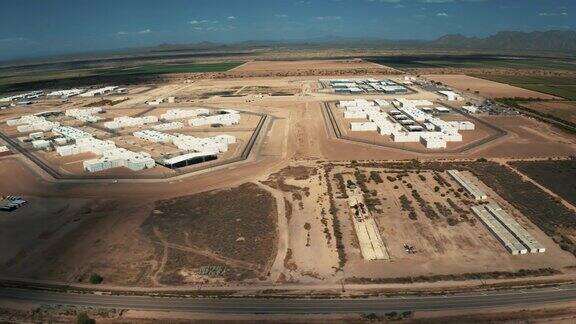 无人机观察埃洛伊拘留中心和拉帕尔马惩教中心和萨瓜罗惩教中心在埃洛伊亚利桑那州美国