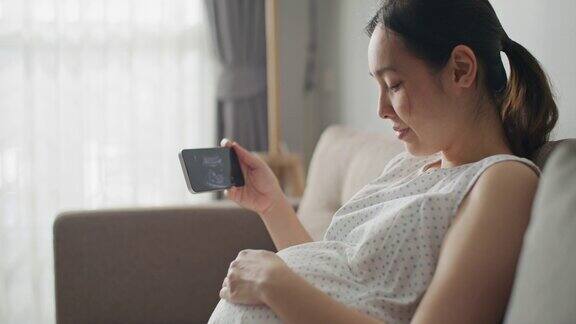 亚洲孕妇看超声波图像