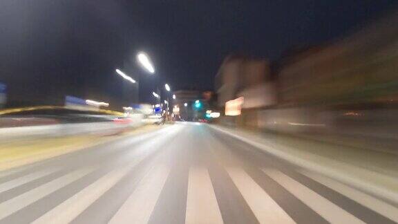 从市区到非市区的夜间行车