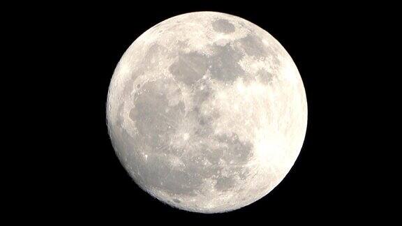 夜空中的满月放大