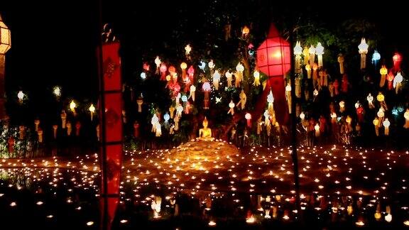 泰国清迈僧人点燃蜡烛为佛祖祈福