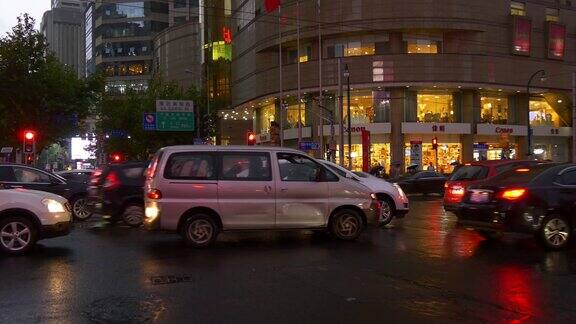 暮色照亮了上海城市交通街道全景4k中国