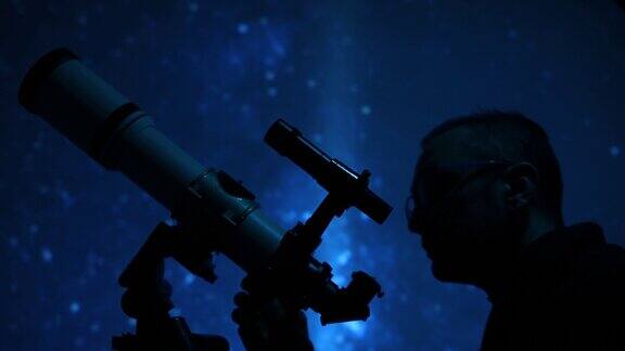 人类用天文望远镜观察夜空、恒星、行星、月球和流星