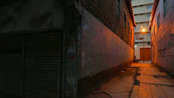 日落时分内罗毕的后巷和街灯肯尼亚非洲