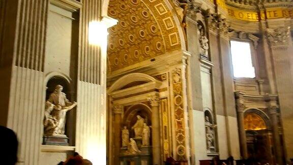 在罗马梵蒂冈的圣彼得大教堂里