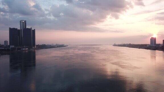 底特律河的日出
