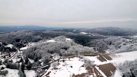 Boone和布劳洛克积雪覆盖的田野