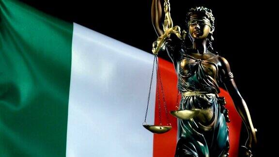 意大利国旗正义雕像
