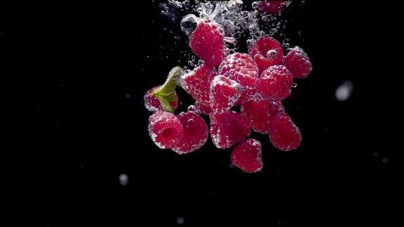 黑背景下树莓落水超级慢动作1000帧秒
