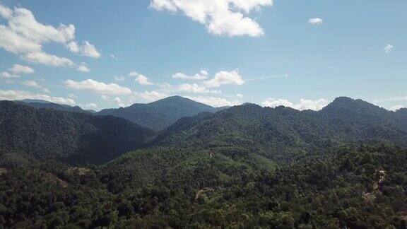 白天无人机视角吉隆坡农村场景