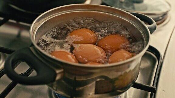 准备煮鸡蛋
