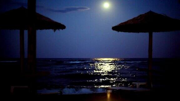 沙滩上的月光