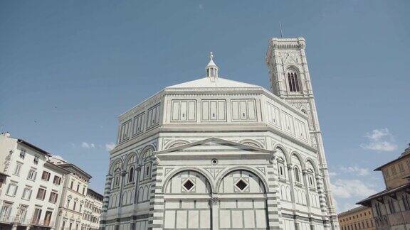 佛罗伦萨大教堂广场的洗礼堂