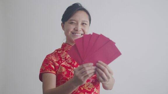 中国人女人拿红包