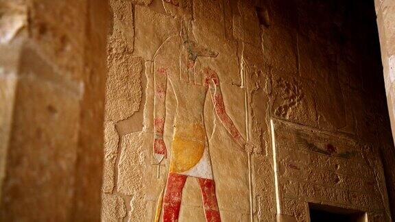 埃及哈特谢普苏特神庙阿努比斯的古代浮雕