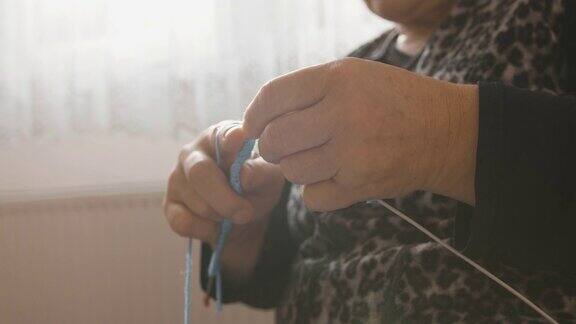 土耳其高级妇女手工编织母亲节概念