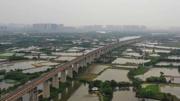 中国铁路高架乡村风光