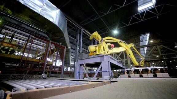 现代工业自动化机械臂组装产品间隔拍摄