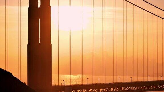 金门大桥:旧金山加利福尼亚:日出时