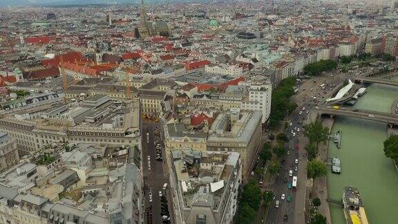 维也纳市中心著名的滨江区交通街道十字路口白天4k奥地利航拍全景图