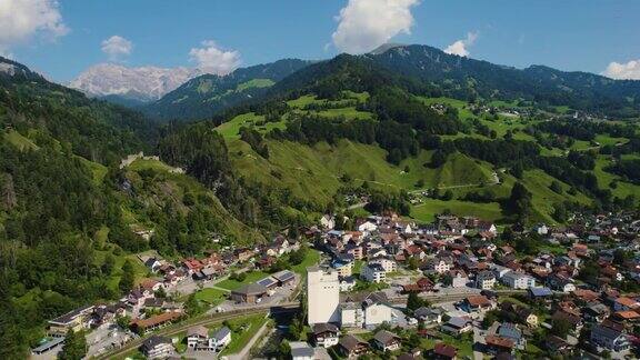 鸟瞰城市Grüsch在瑞士