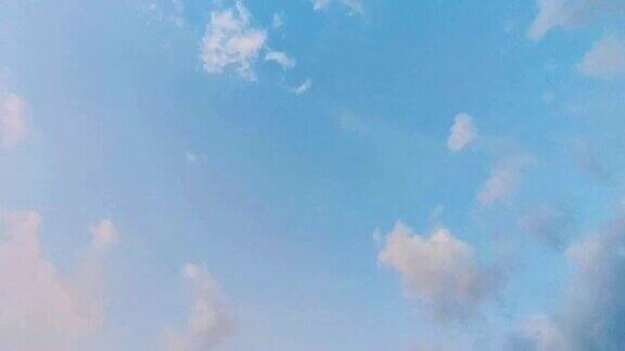 美丽的蓝天和小白云