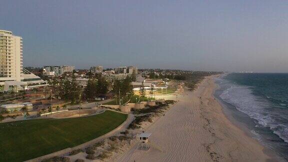 斯卡伯勒海滩西澳大利亚海岸线黄昏-无人机拍摄4k